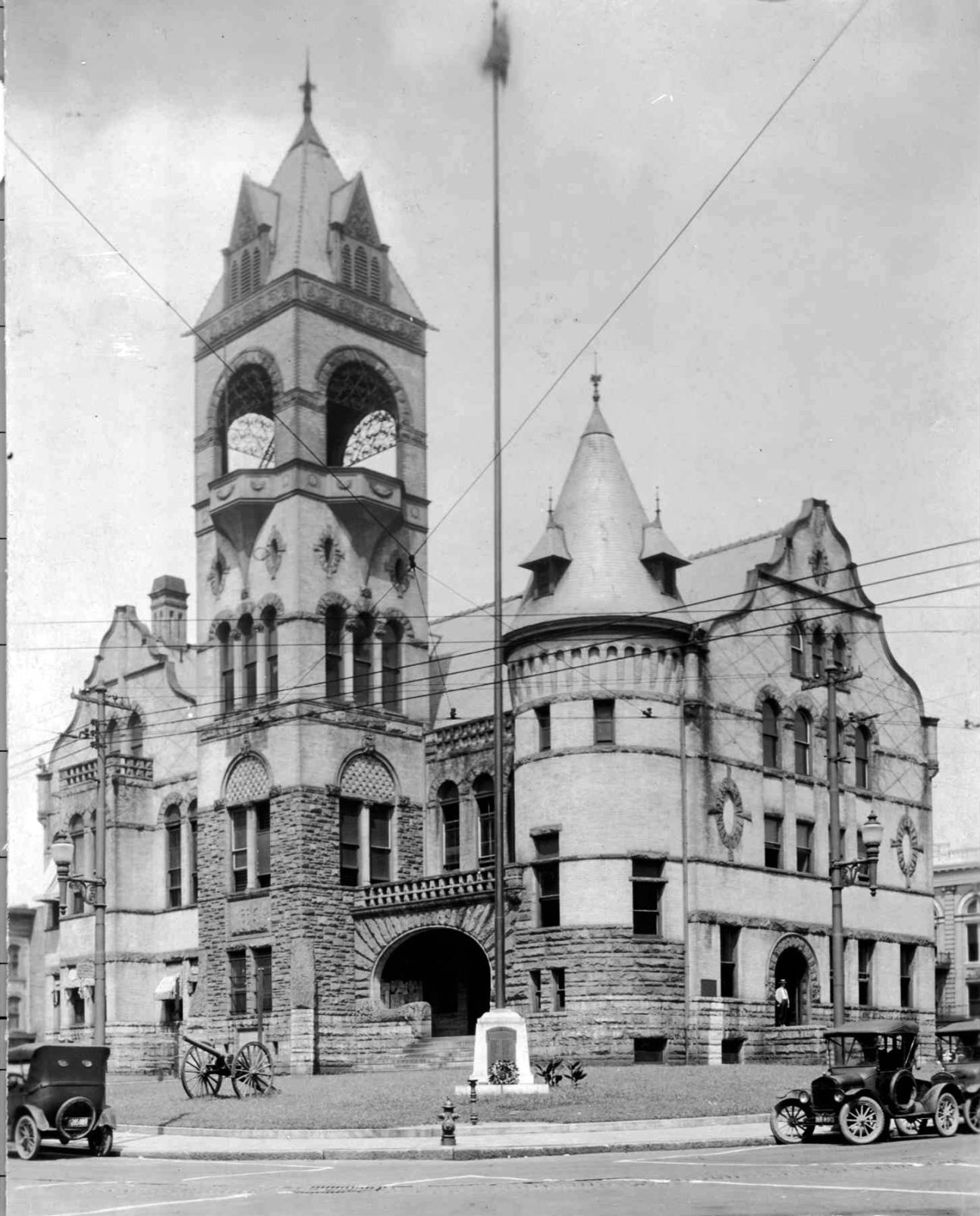 Forsyth County's second courthouse